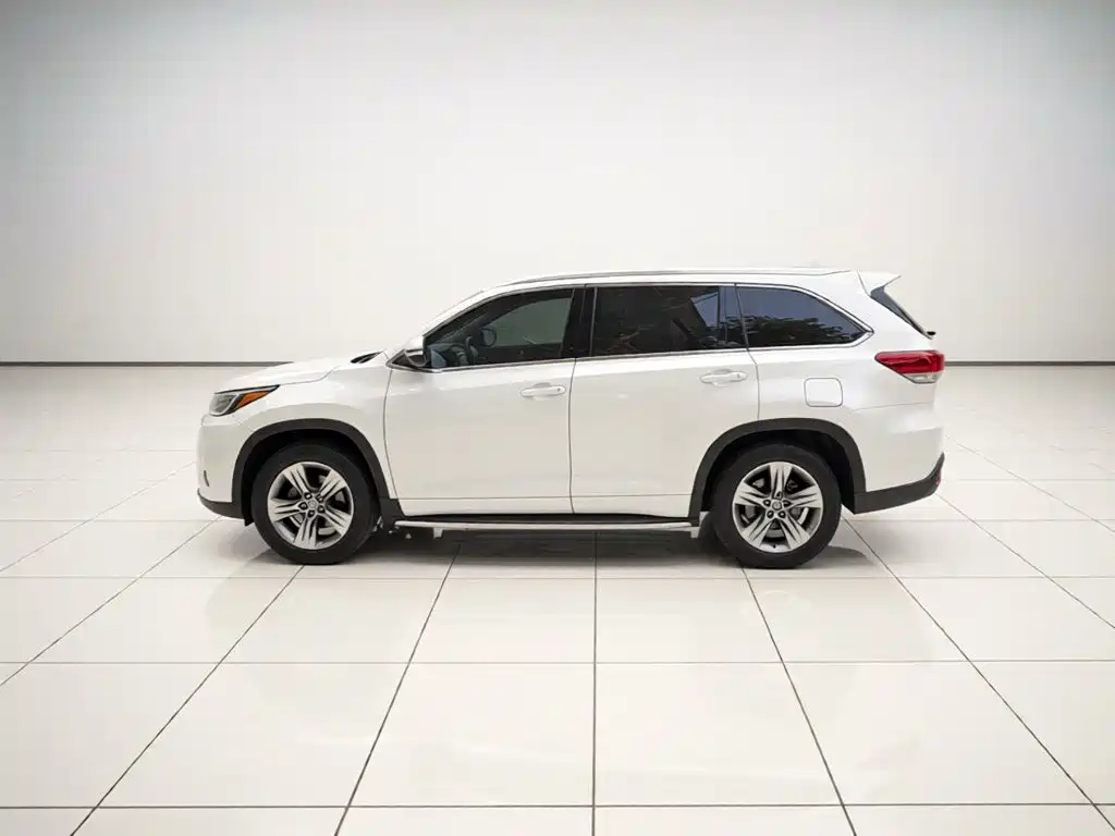 Toyota Highlander — фото 25