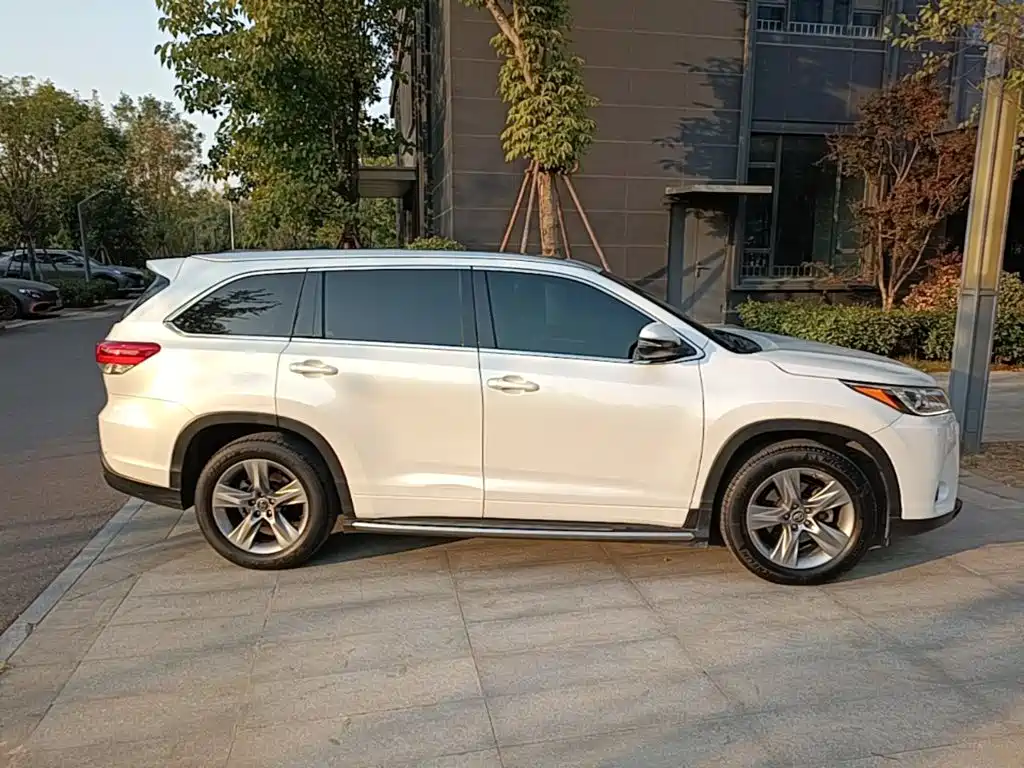 Toyota Highlander — фото 26