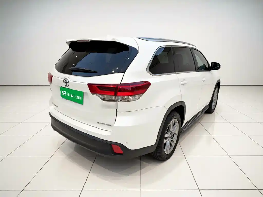 Toyota Highlander — фото 4
