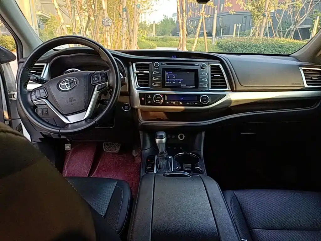 Toyota Highlander — фото 5