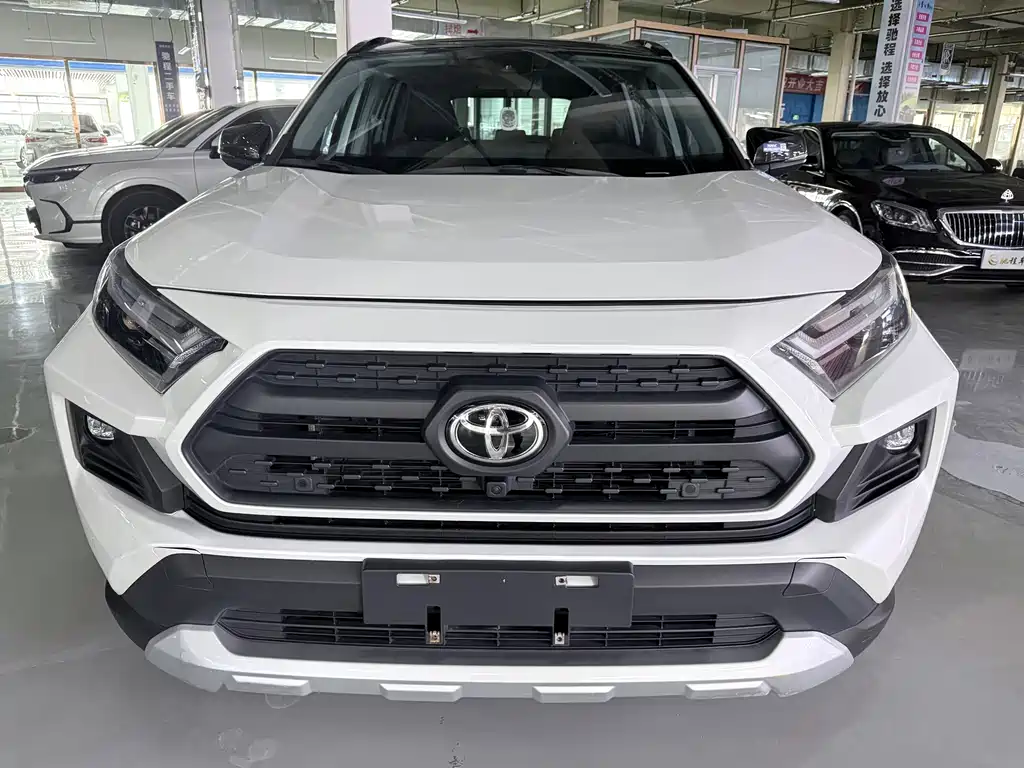Toyota RAV4 — фото 2