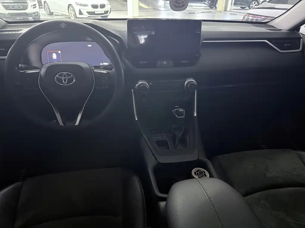 Toyota RAV4 — фото 13