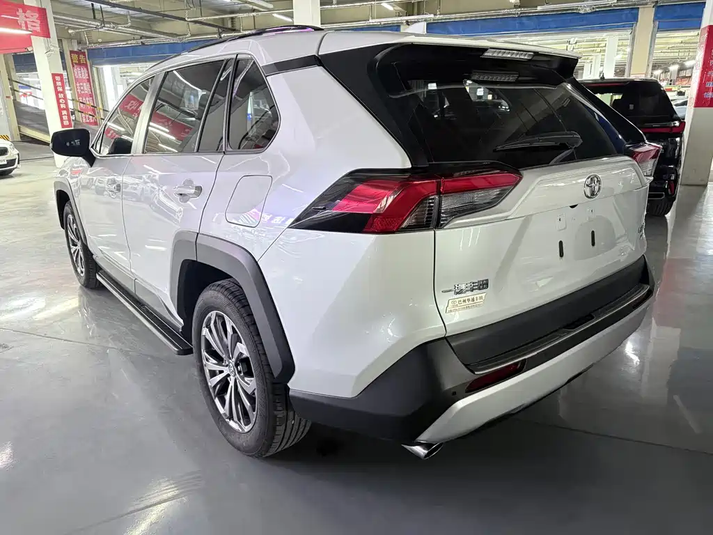 Toyota RAV4 — фото 17