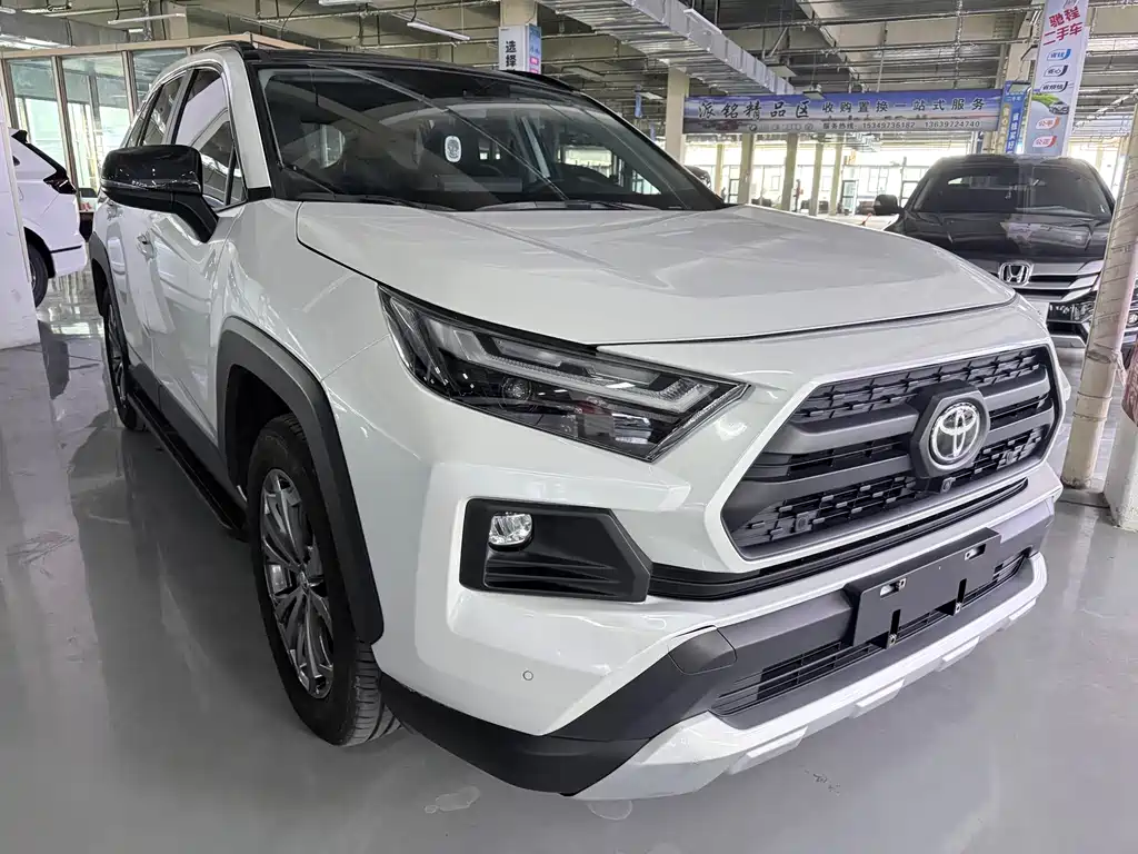 Toyota RAV4 — фото 3