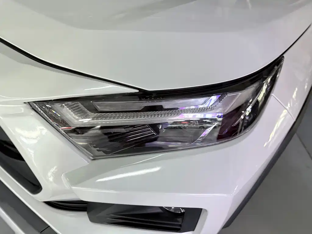 Toyota RAV4 — фото 4