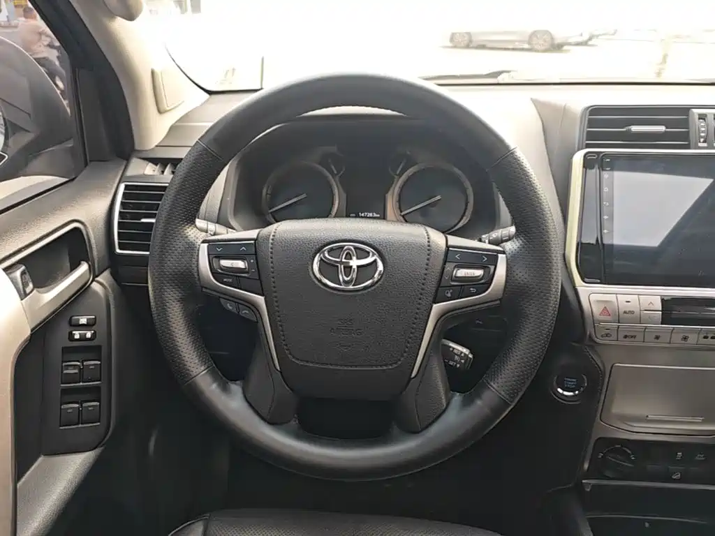 Toyota Prado — фото 10