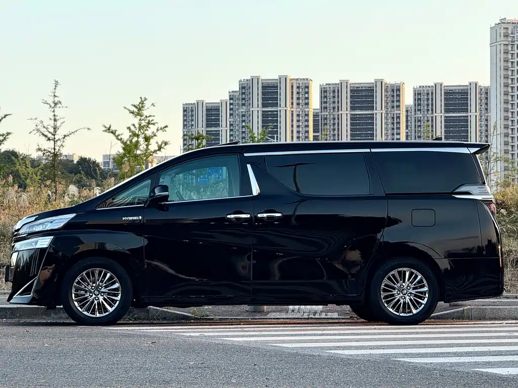 Toyota Vellfire — фото 3