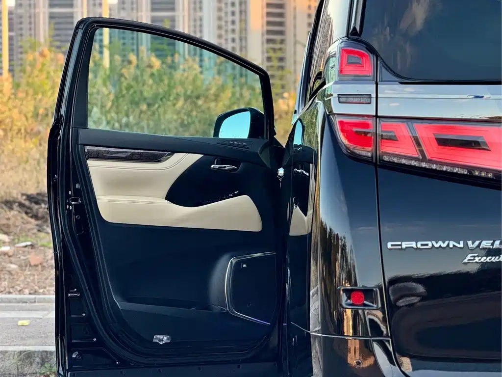 Toyota Vellfire — фото 7