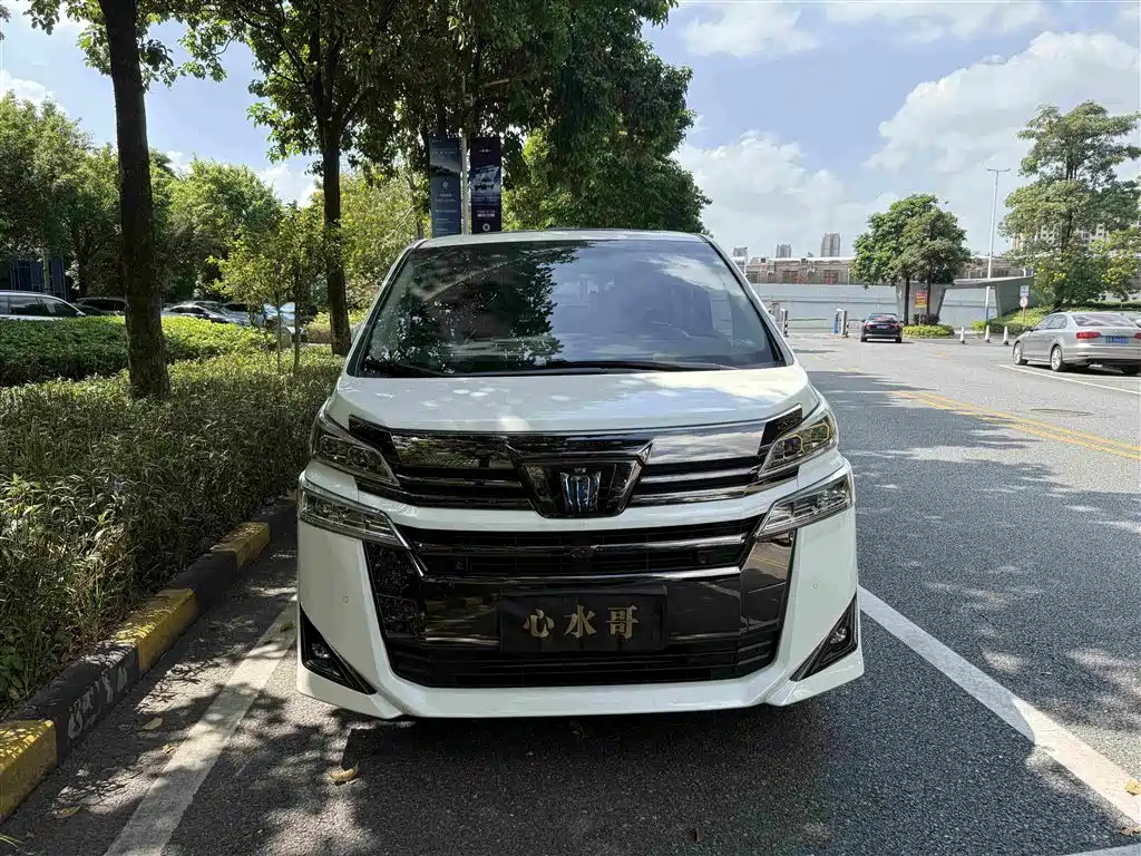 Toyota Vellfire — фото 2