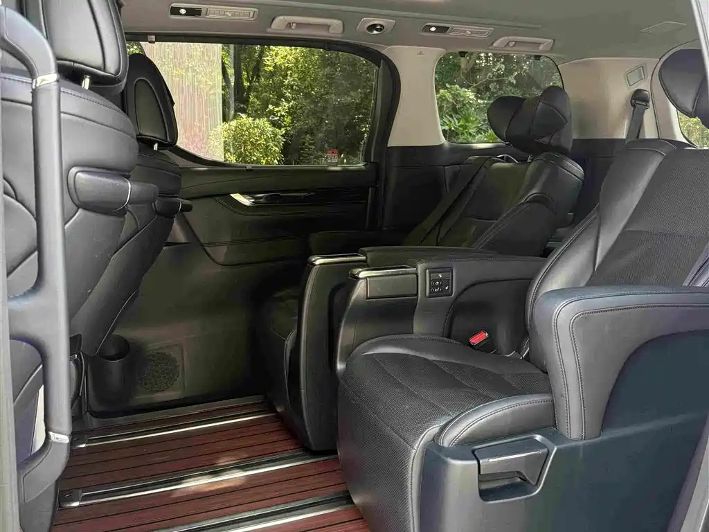 Toyota Vellfire — фото 11