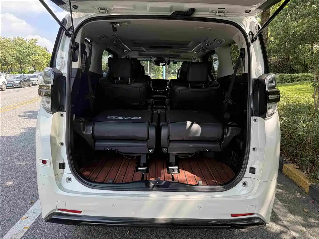 Toyota Vellfire — фото 15