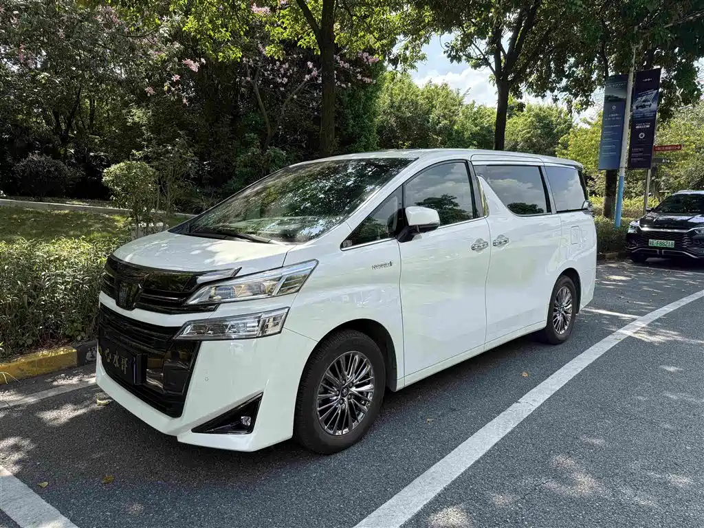 Toyota Vellfire — фото 3