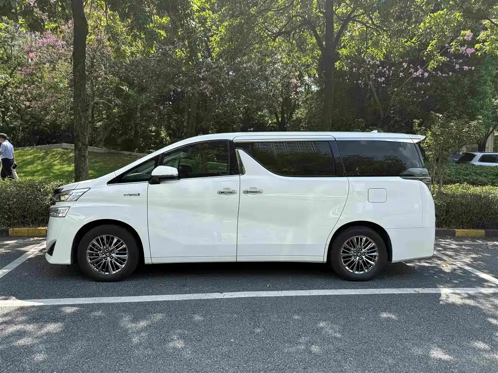 Toyota Vellfire — фото 5