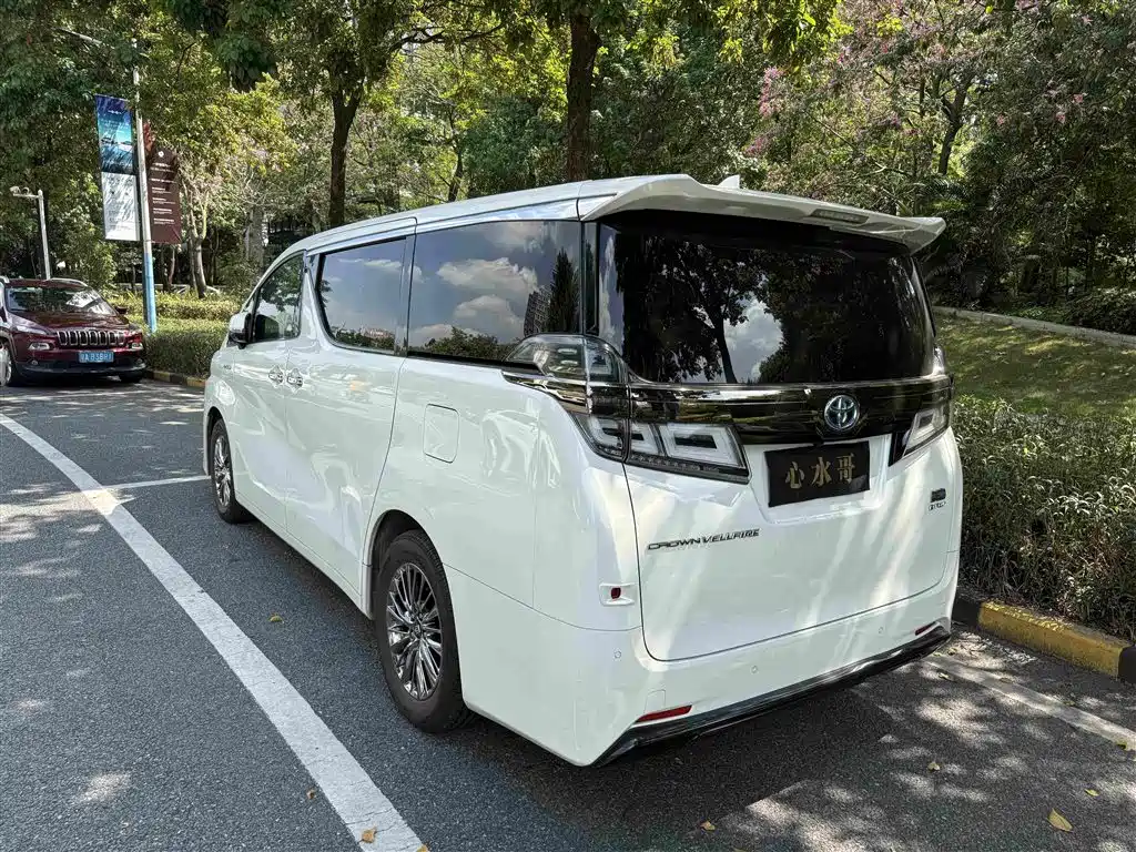 Toyota Vellfire — фото 6