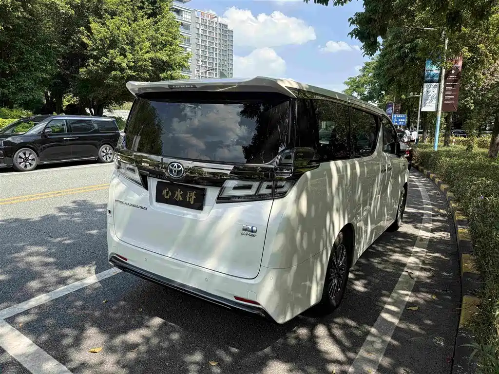 Toyota Vellfire — фото 7
