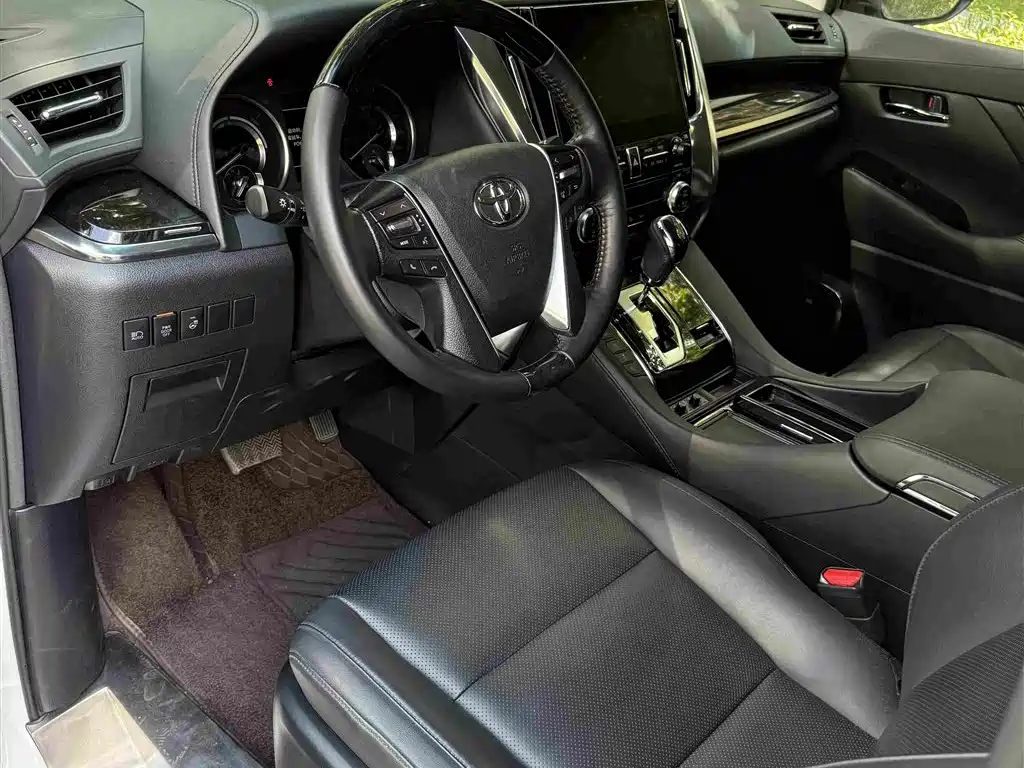 Toyota Vellfire — фото 10