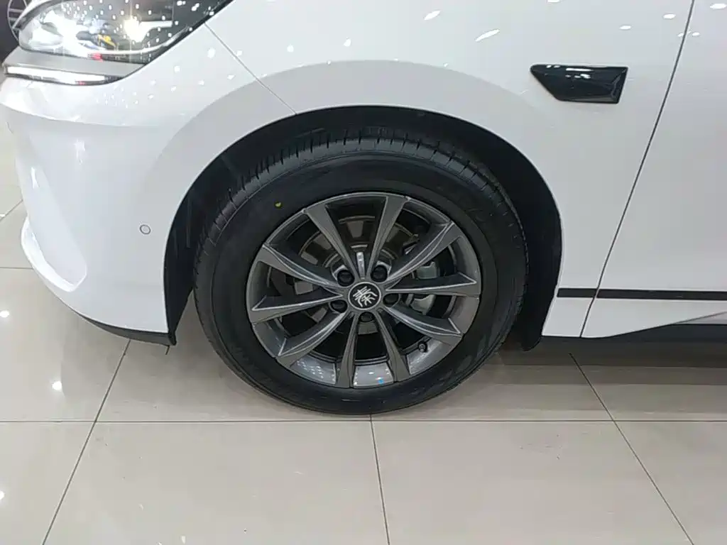 BYD Qin L — фото 23
