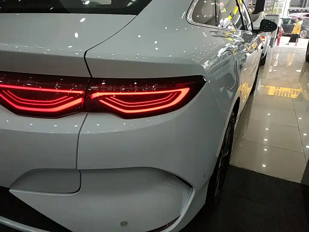BYD Qin L — фото 8