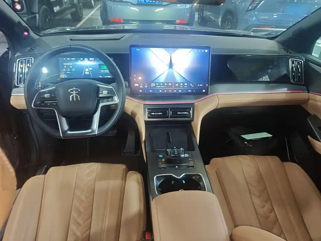 BYD L DM-i — фото 10
