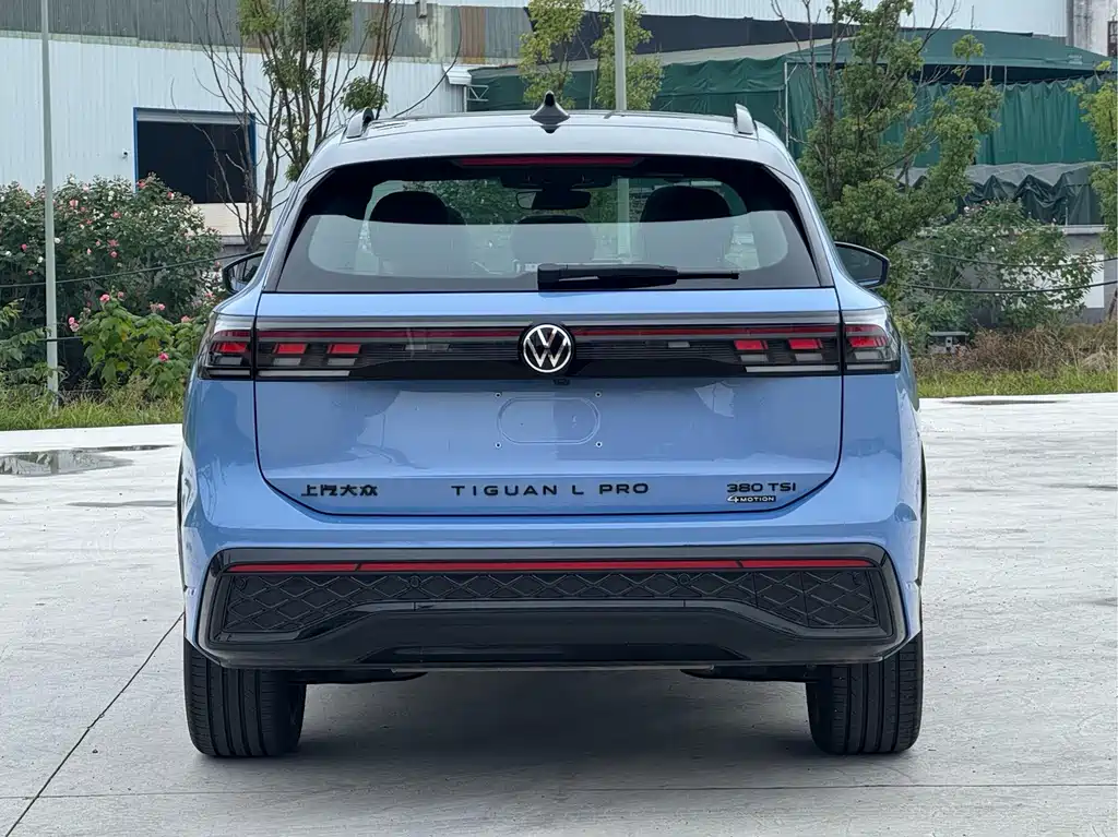 Volkswagen Tiguan L — фото 9