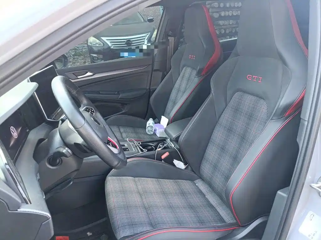 Volkswagen Golf GTI — фото 11