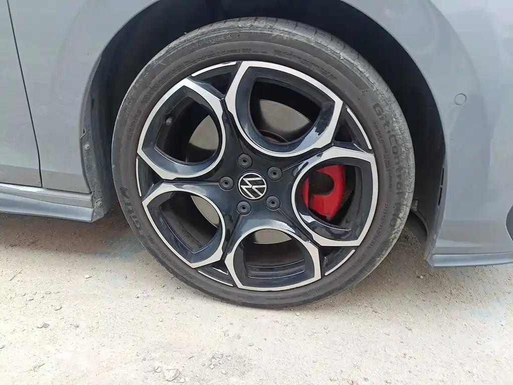 Volkswagen Golf GTI — фото 24