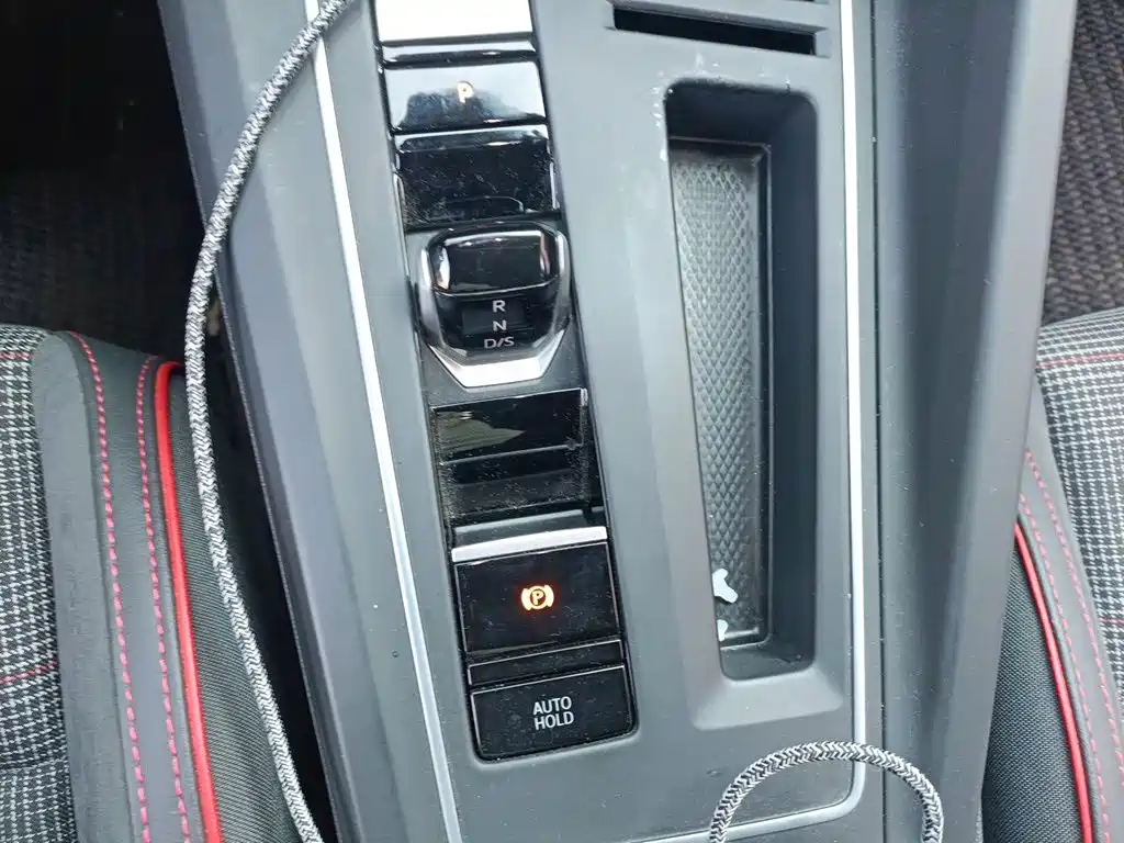 Volkswagen Golf GTI — фото 10