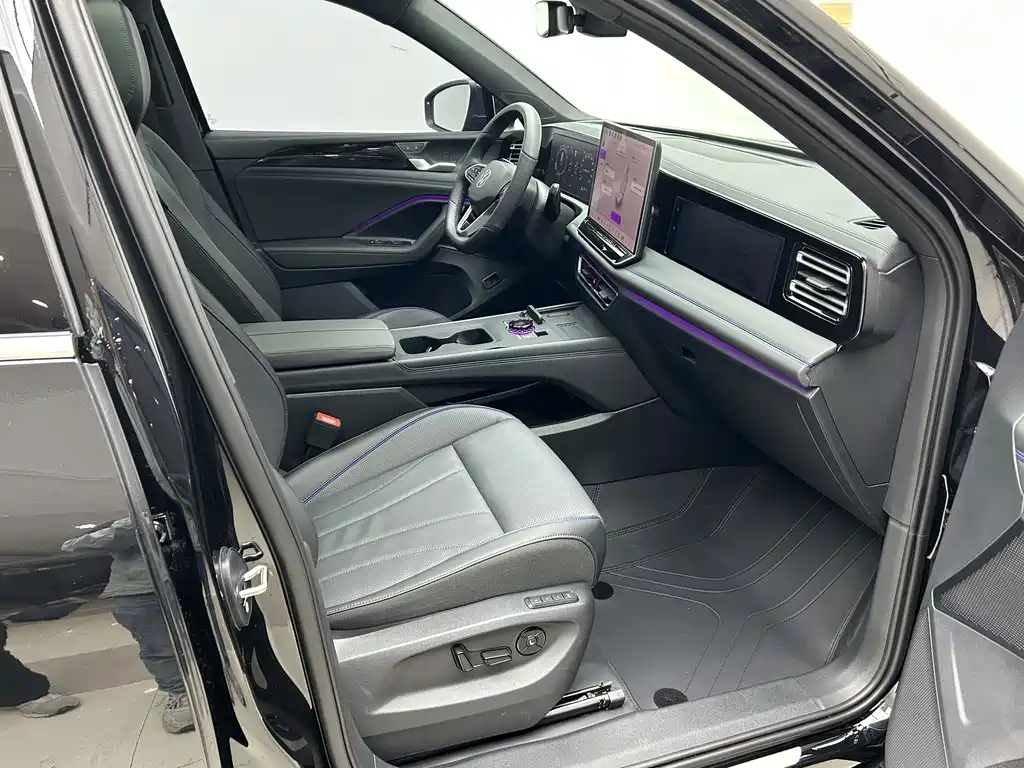 Volkswagen Tiguan L — фото 11