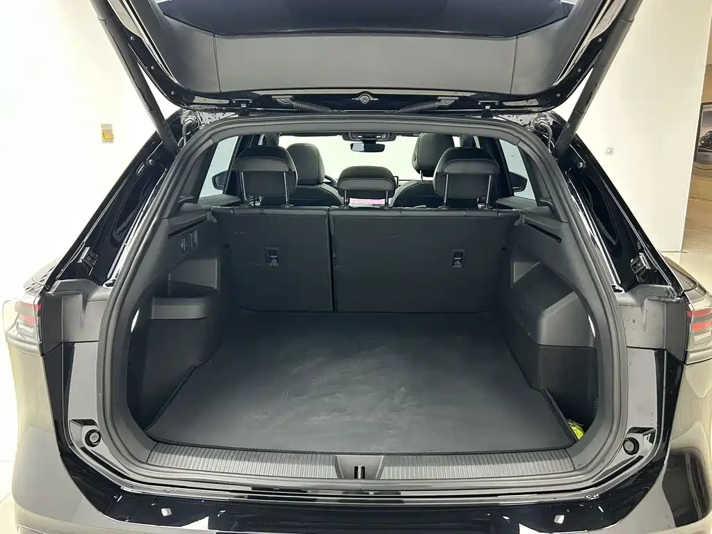 Volkswagen Tiguan L — фото 13