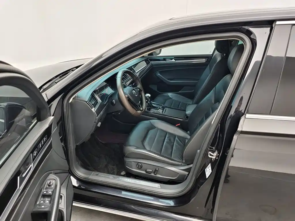 Volkswagen Phideon — фото 6
