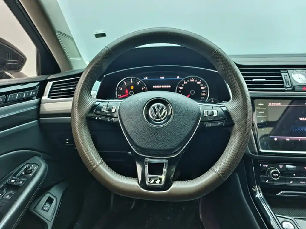 Volkswagen Phideon — фото 7