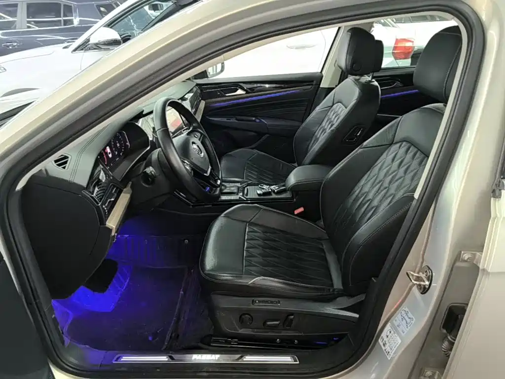 Volkswagen Passat — фото 14