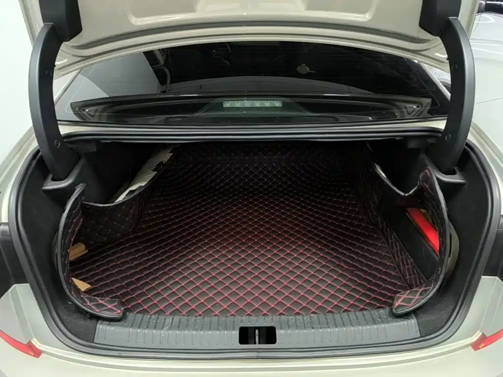Volkswagen Passat — фото 18