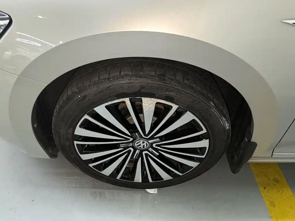 Volkswagen Passat — фото 22
