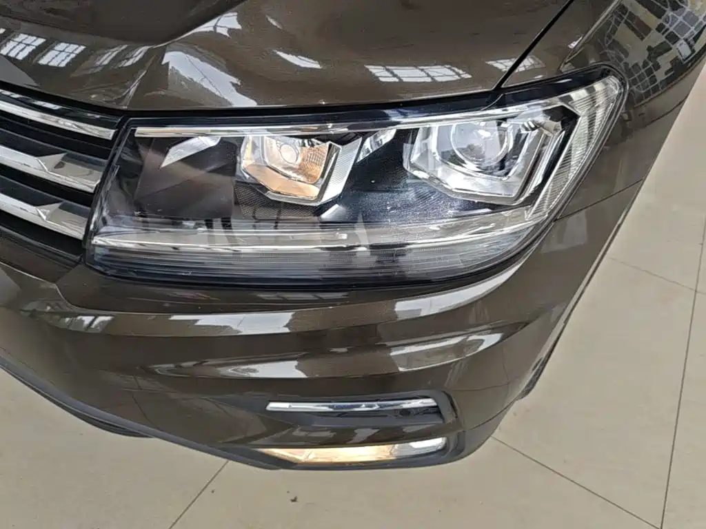 Volkswagen Tiguan L — фото 23