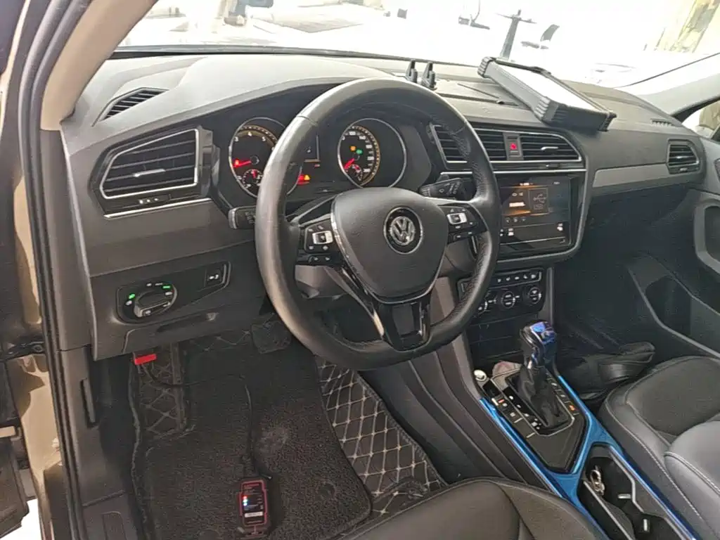 Volkswagen Tiguan L — фото 9