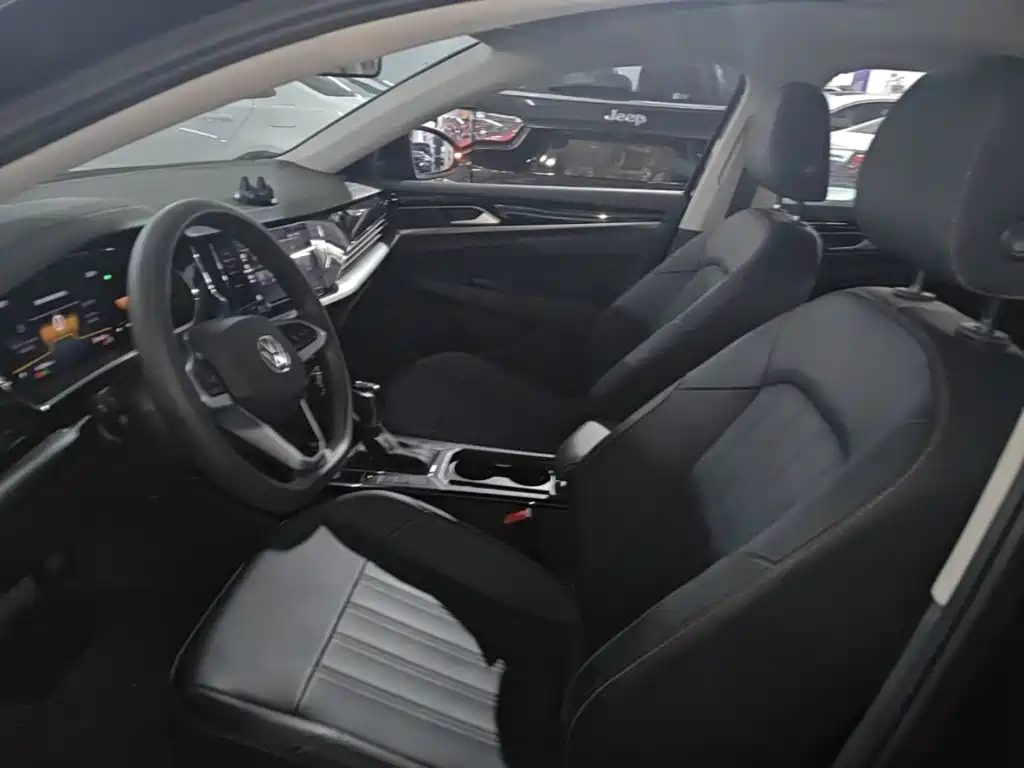 Volkswagen Passat — фото 14