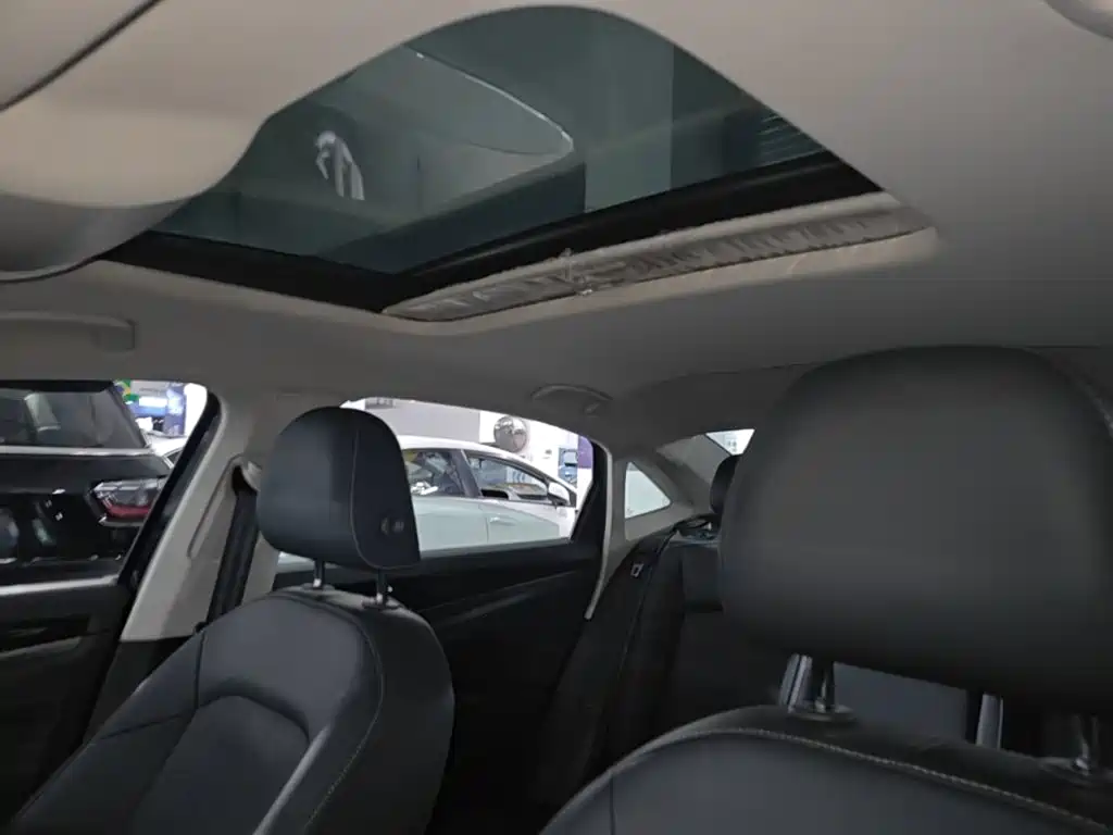 Volkswagen Passat — фото 17