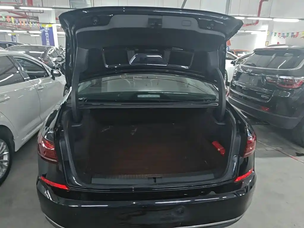 Volkswagen Passat — фото 18