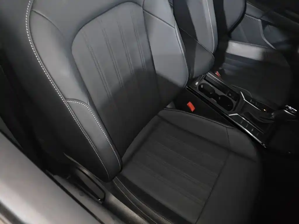 Volkswagen Passat — фото 24