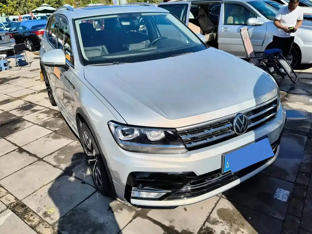 Volkswagen Tiguan L — фото 3
