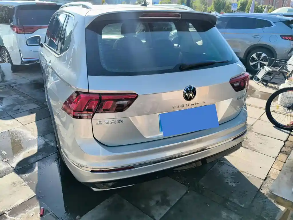 Volkswagen Tiguan L — фото 6