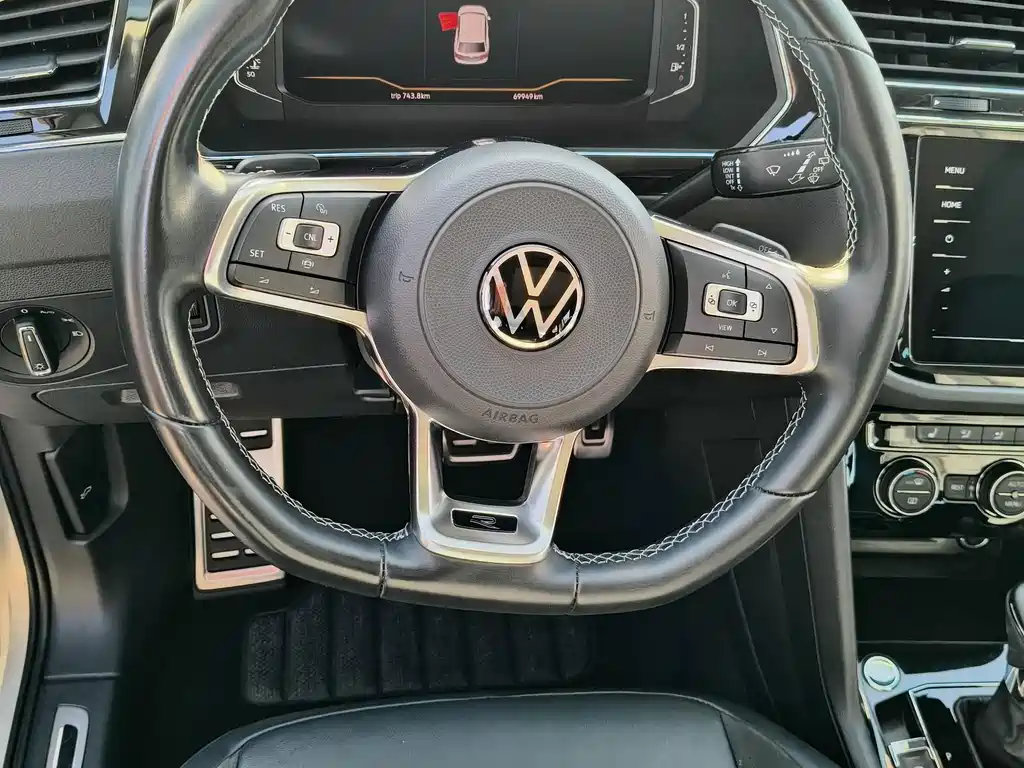 Volkswagen Tiguan L — фото 8