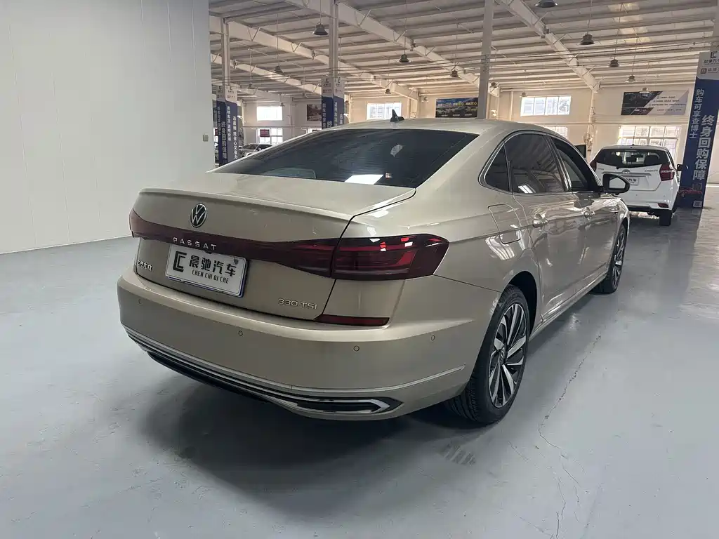 Volkswagen Passat — фото 4