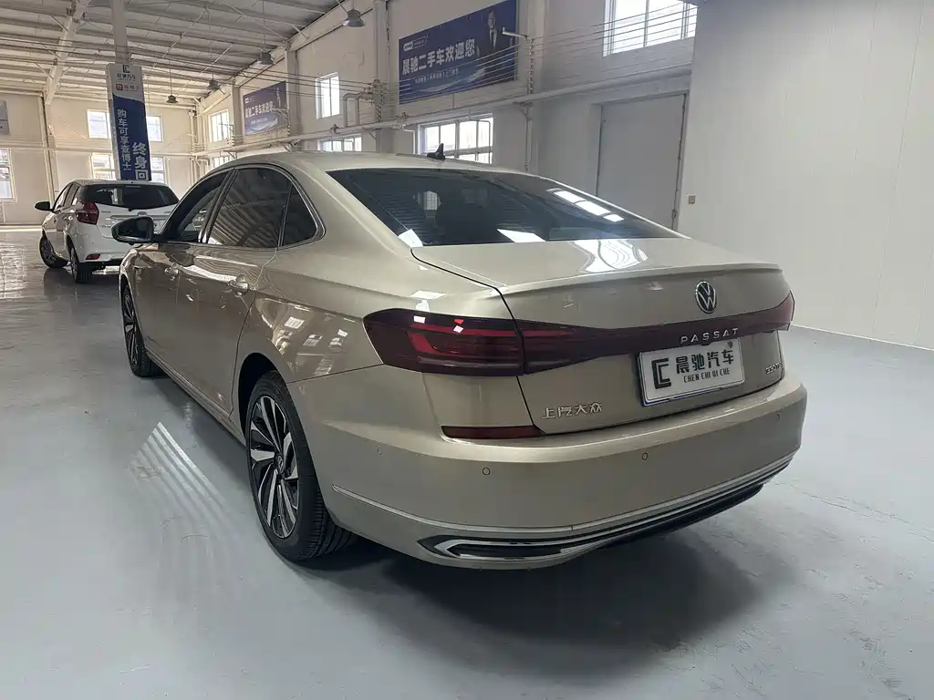 Volkswagen Passat — фото 6