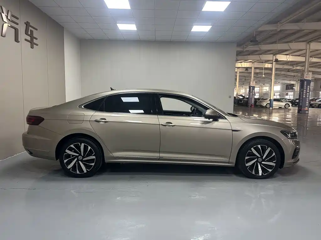 Volkswagen Passat — фото 8