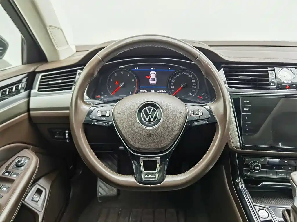 Volkswagen Phideon — фото 11