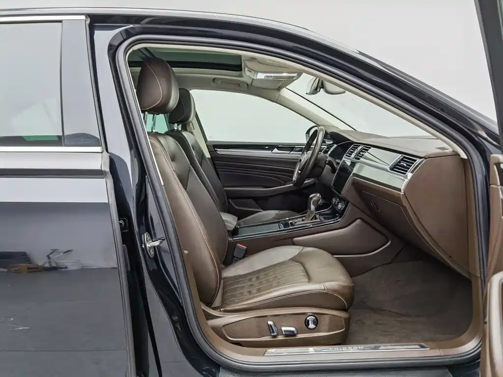 Volkswagen Phideon — фото 23