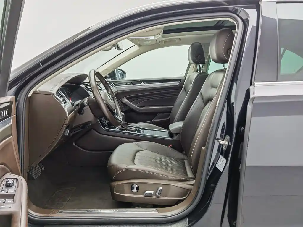 Volkswagen Phideon — фото 10