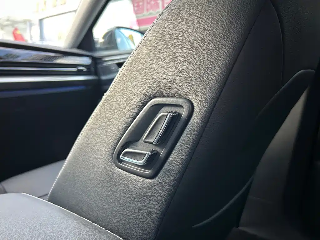 Volkswagen Passat — фото 23